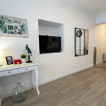 Apartament Parrots-porte D'orleans-wifi By La Cle Des Expos In *
